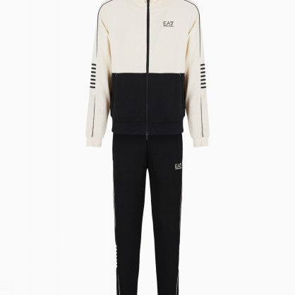 SPORTS SUIT