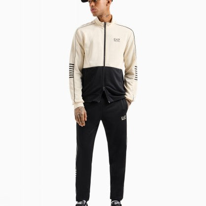 SPORTS SUIT