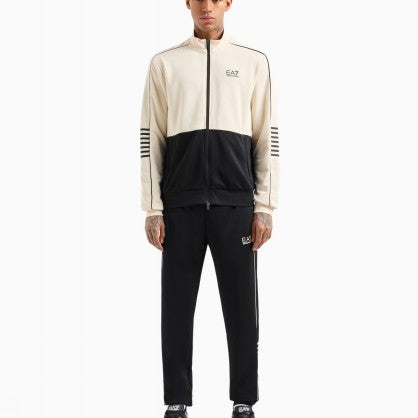 SPORTS SUIT