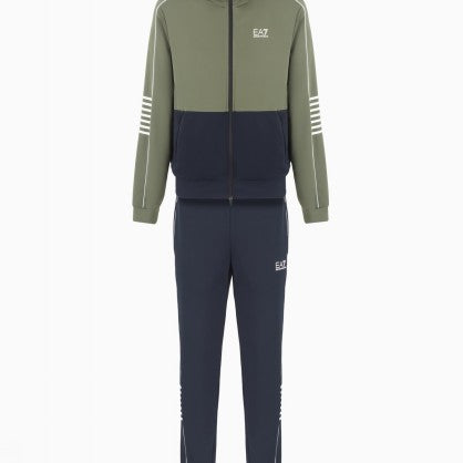 SPORTS SUIT