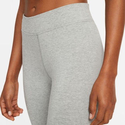 SPORTSWEAR ESSENTIAL