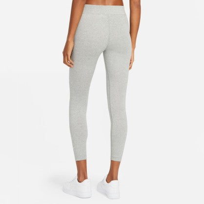 SPORTSWEAR ESSENTIAL
