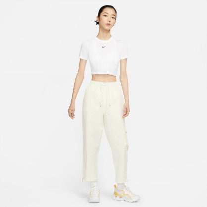 SPORTSWEAR ESSENTIAL