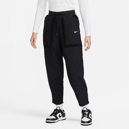 SPORTSWEAR ESSENTIAL