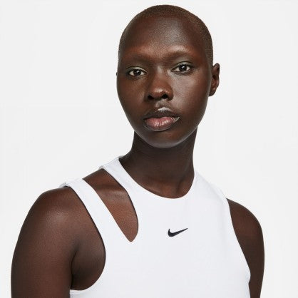 SPORTSWEAR ESSENTIAL
