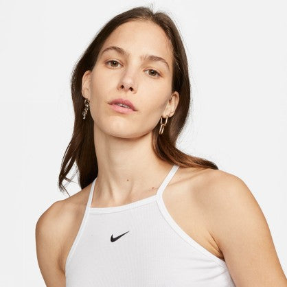 SPORTSWEAR ESSENTIALS