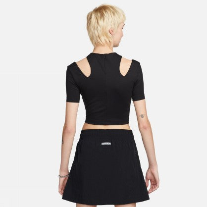 SPORTSWEAR ESSENTIALS