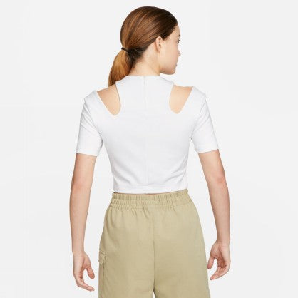 SPORTSWEAR ESSENTIALS