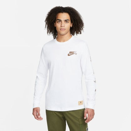 SPORTSWEAR