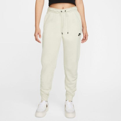 SPORTSWEAR ESSENTIAL