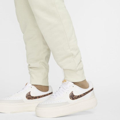 SPORTSWEAR ESSENTIAL