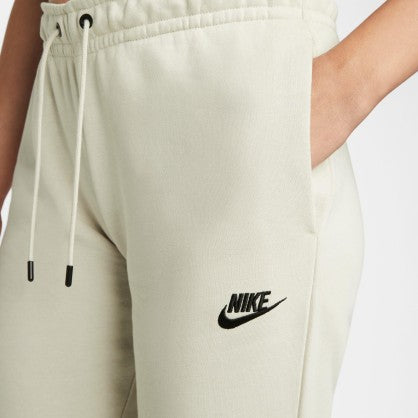 SPORTSWEAR ESSENTIAL