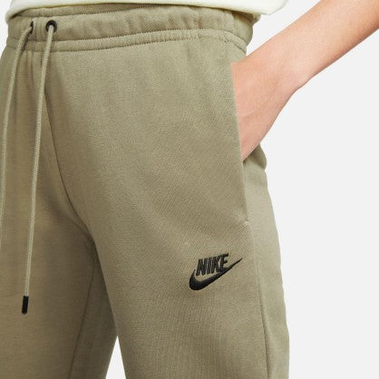 SPORTSWEAR ESSENTIAL
