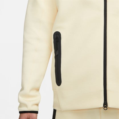 TECH FLEECE