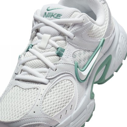 W NIKE V5 RNR
