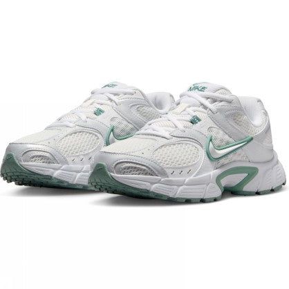 W NIKE V5 RNR