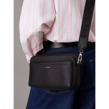 CK MUST CONVERTIBLE CAMERA BAG