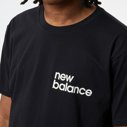 NB ESSENTIALS GRAPHIC SHORT SLEEVE 1