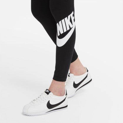 SPORTSWEAR ESSENTIAL