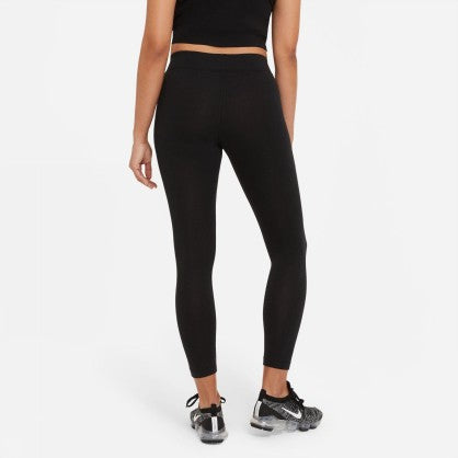 SPORTSWEAR ESSENTIAL
