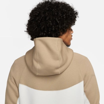 TECH FLEECE