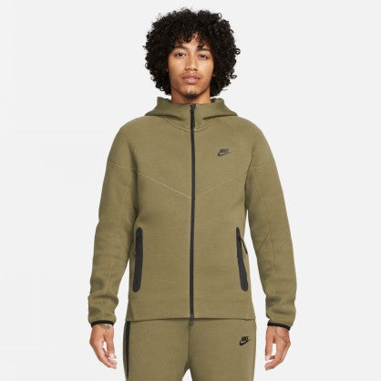 TECH FLEECE