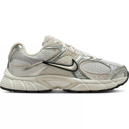 W NIKE V5 RNR