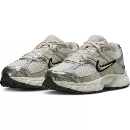 W NIKE V5 RNR